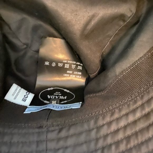 PRADA Re-Nylon Bucket Hat Black Size Made of Prada's iconic nylon fabric. - Picture 14 of 16